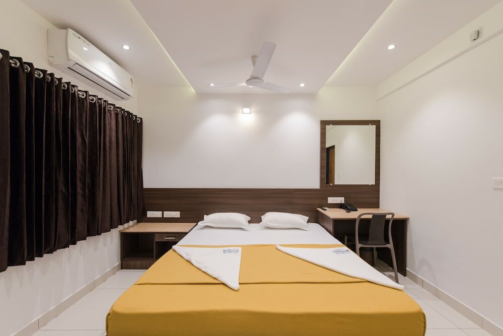 Фото Hotel Karuna Residency