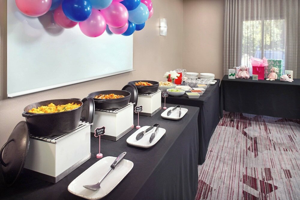 Фото Courtyard Charlotte Arrowood