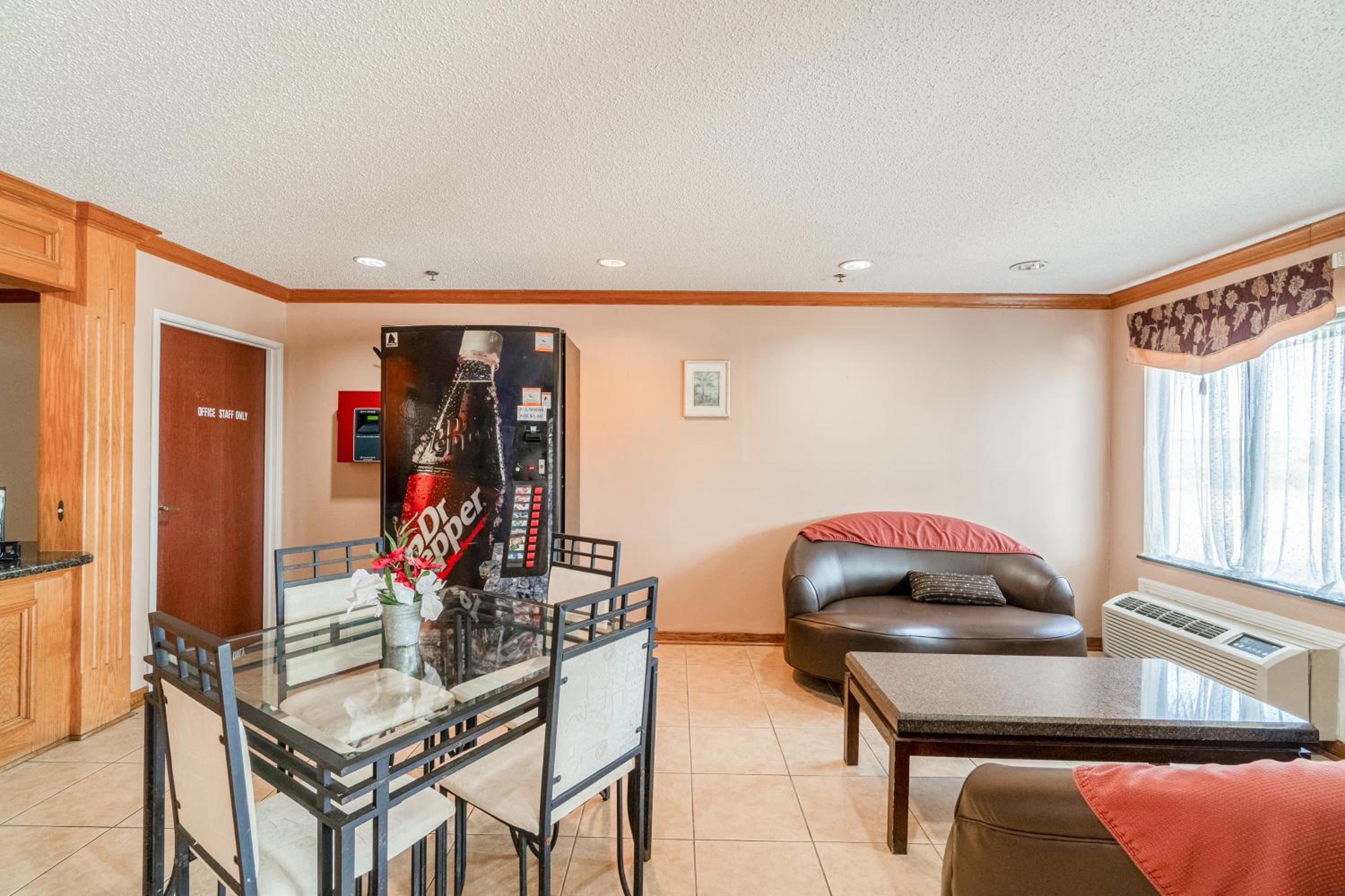 Фото Fairway Inn La Porte