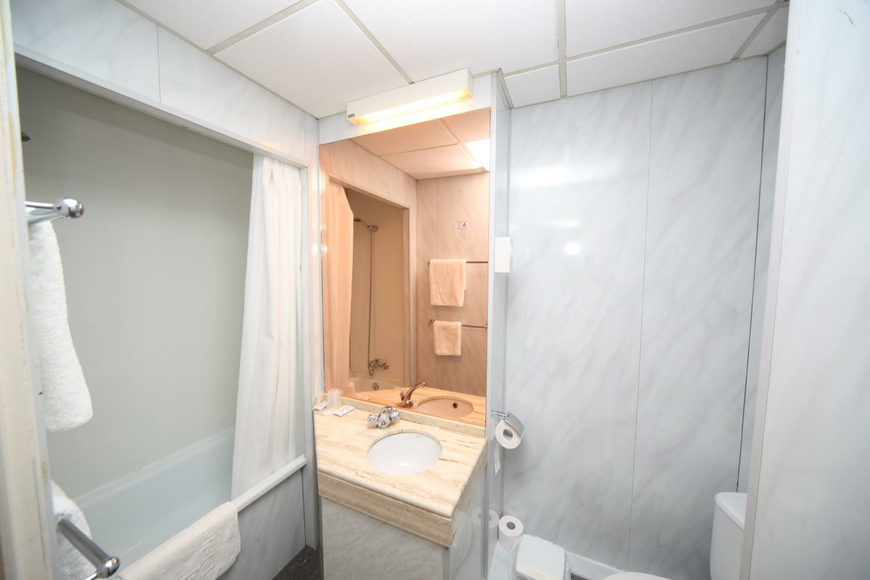 Фото Bristol Hotel