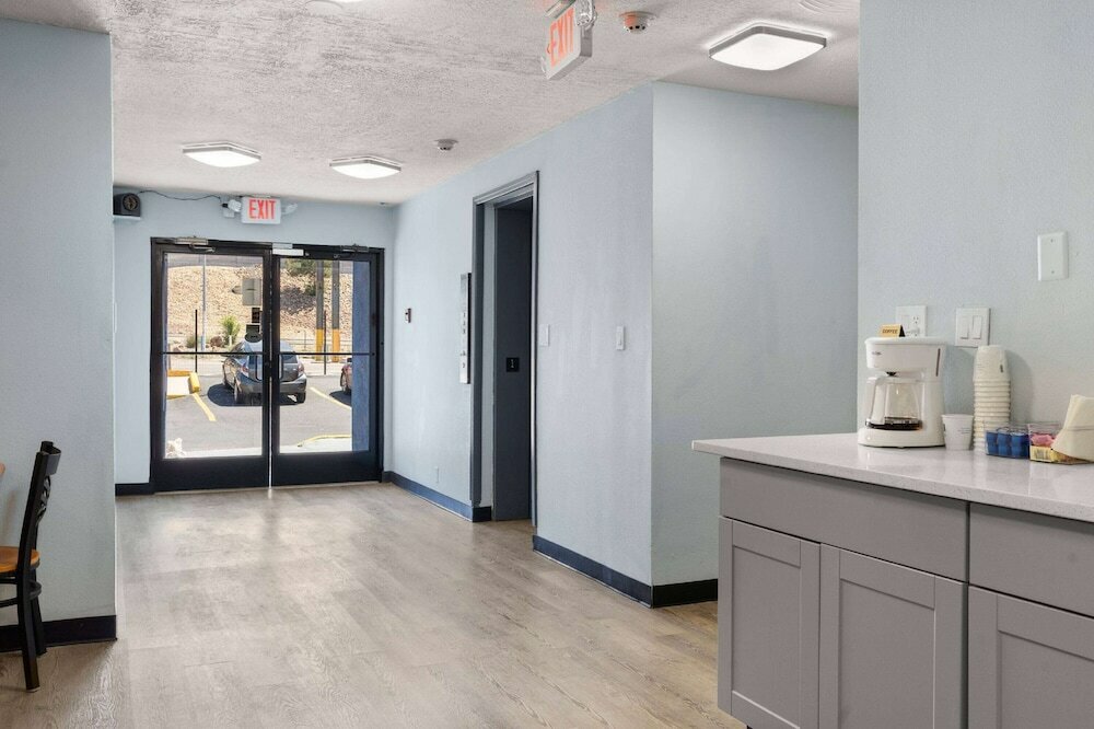 Фото Days Inn by Wyndham Albuquerque I 25