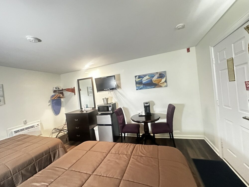 Фото Blue Spruce Motel & Townhouses