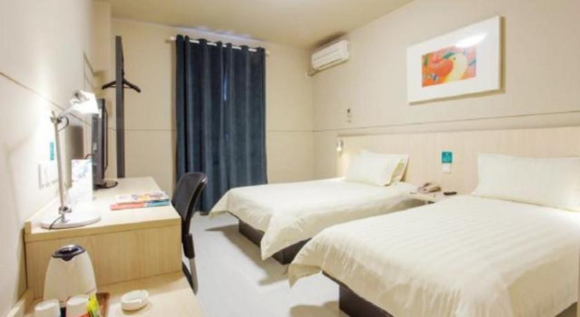 Фото Jinjiang Inn Xinxiang Railway Station