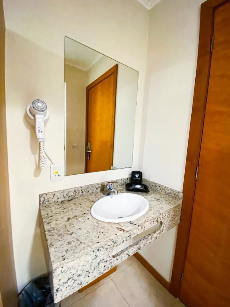 Фото Hotel Rainha dos Apóstolos