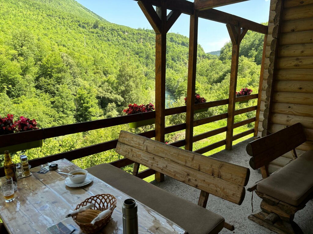 Restaurant Rendezvous, Earth, photo