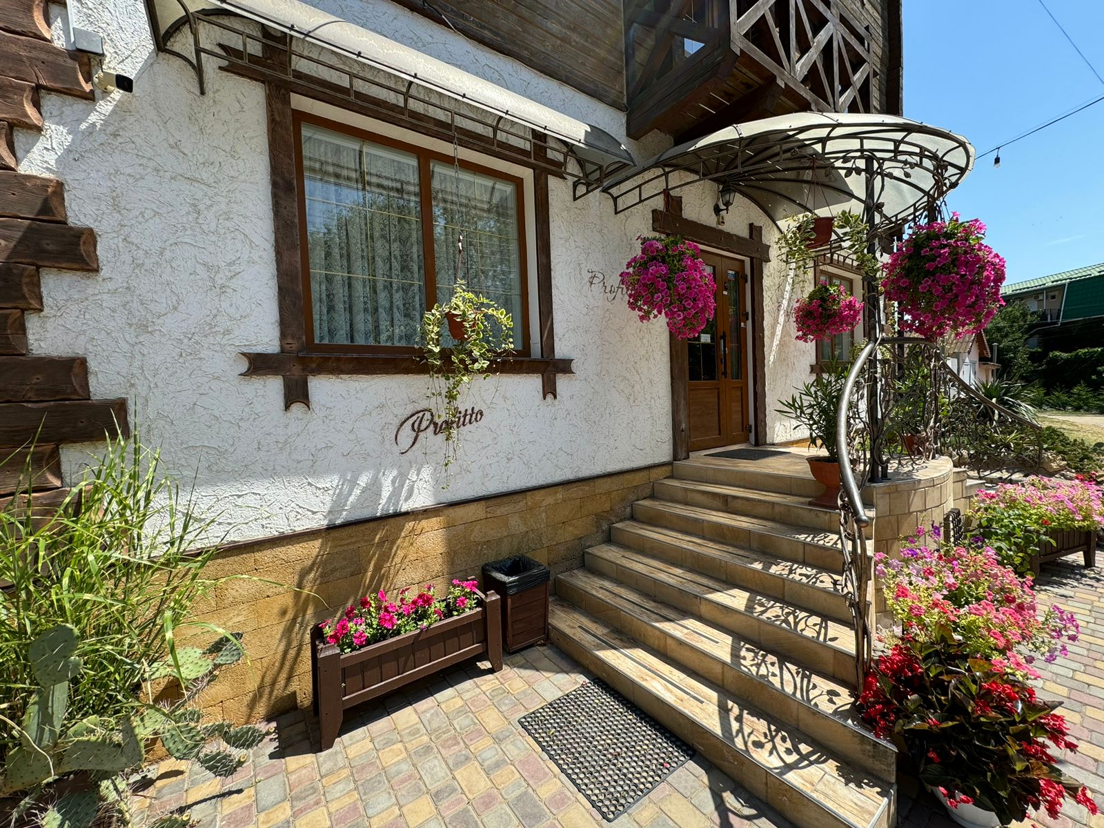 Фото отеля 2