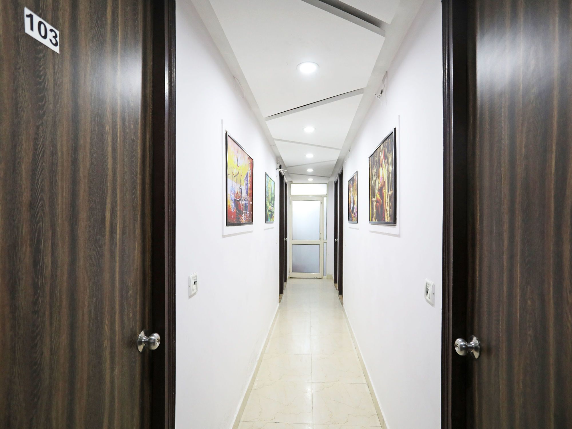 Фото Oyo 10795 Hotel Rs Residency
