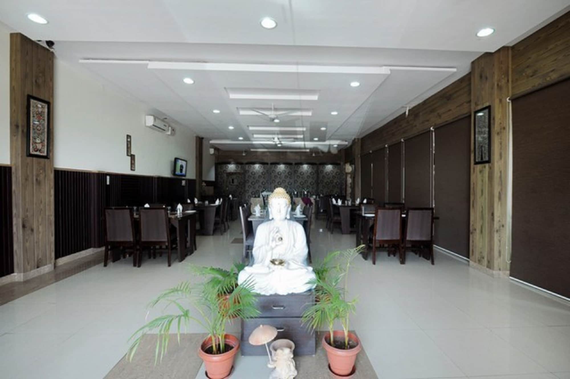Фото Hotel Flora Haridwar
