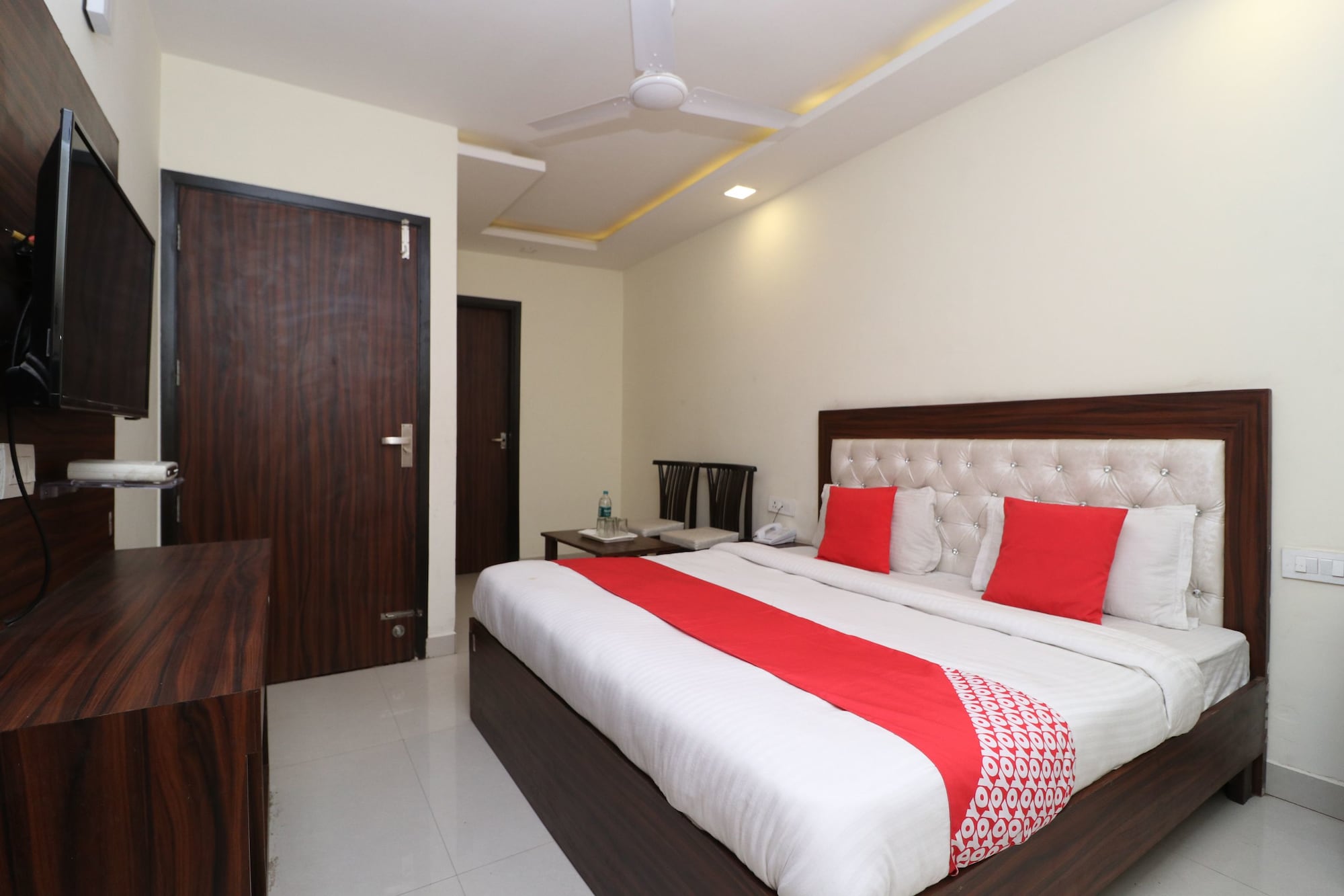 Фото Oyo 28646 Hotel Golden Heart