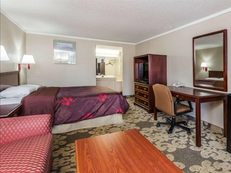 Фото Knights Inn Farmington Hills