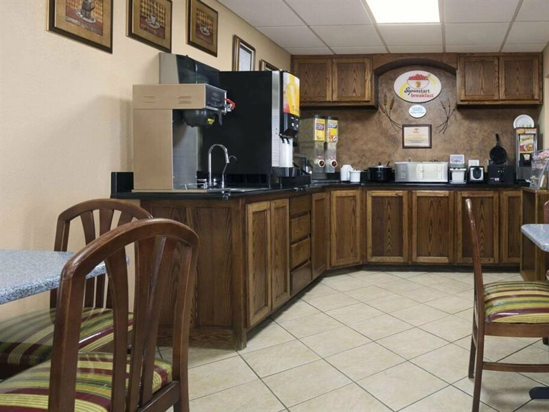 Фото Super 8 by Wyndham Amarillo