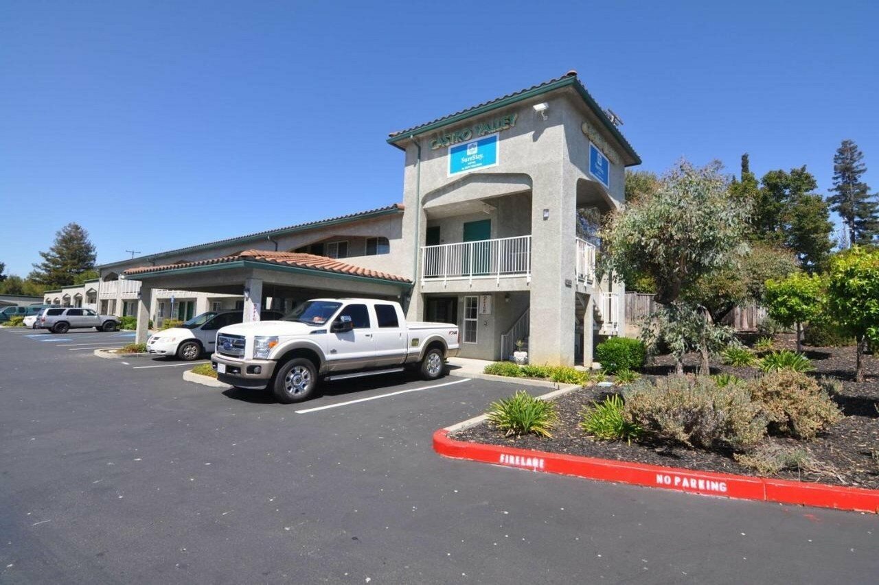 Фото SureStay Hotel by Best Western Castro Valley