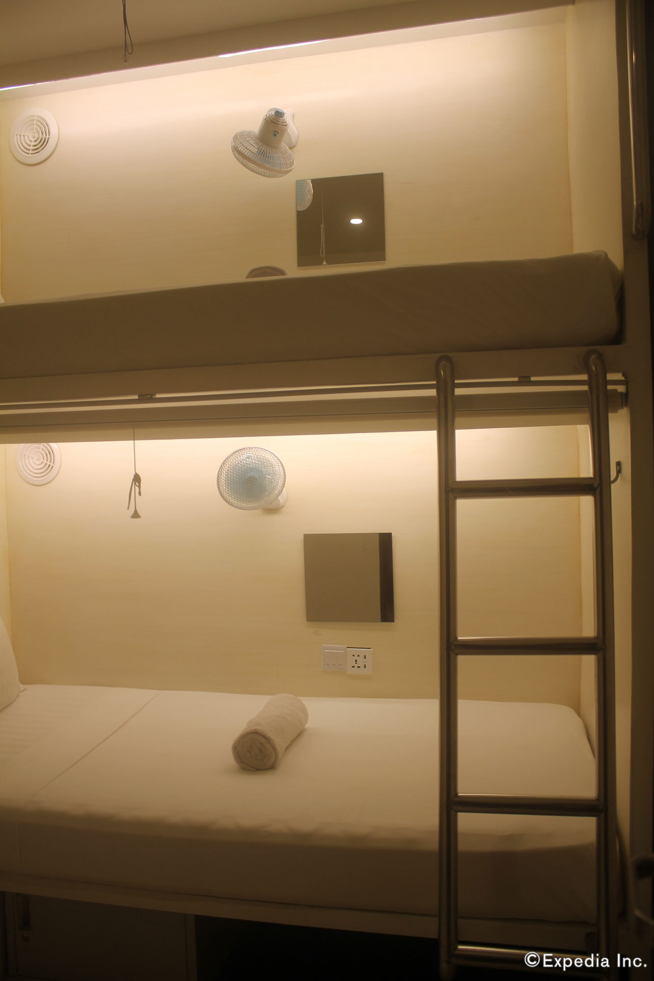 Фото Tambayan Capsule Hostel