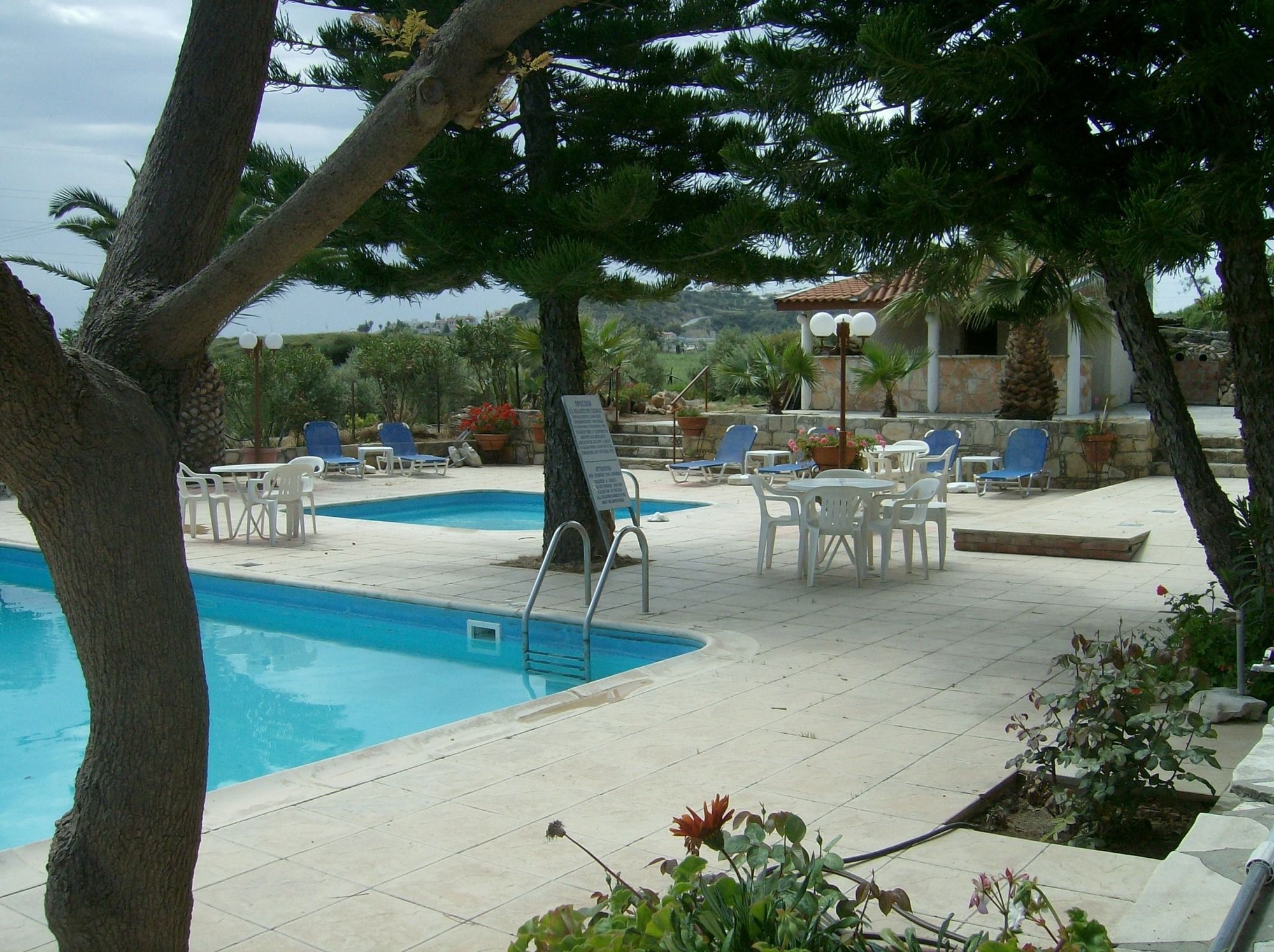 Фото Rantzo Holiday Apartments