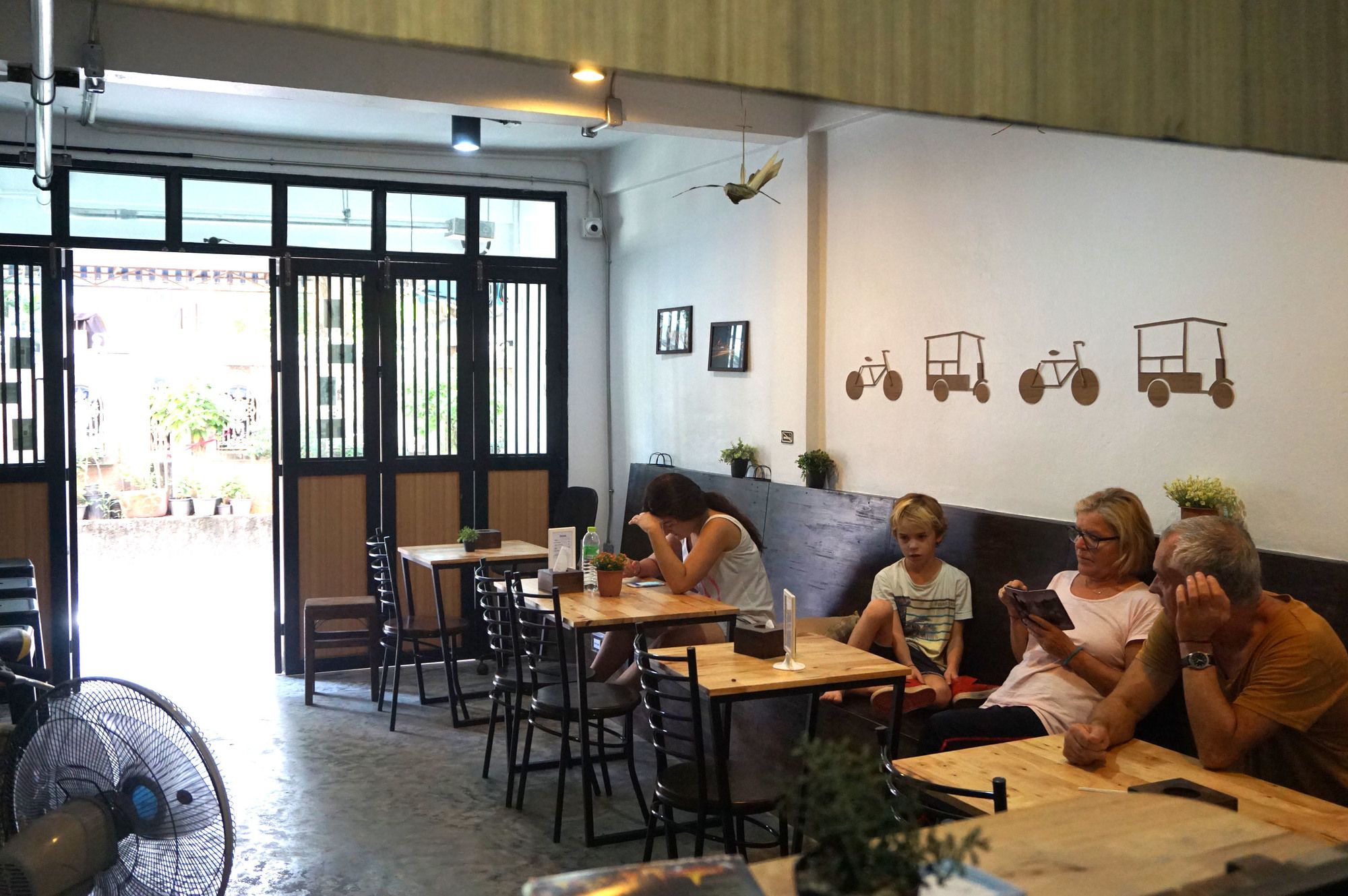 Фото Feel Good Bangkok Hostel