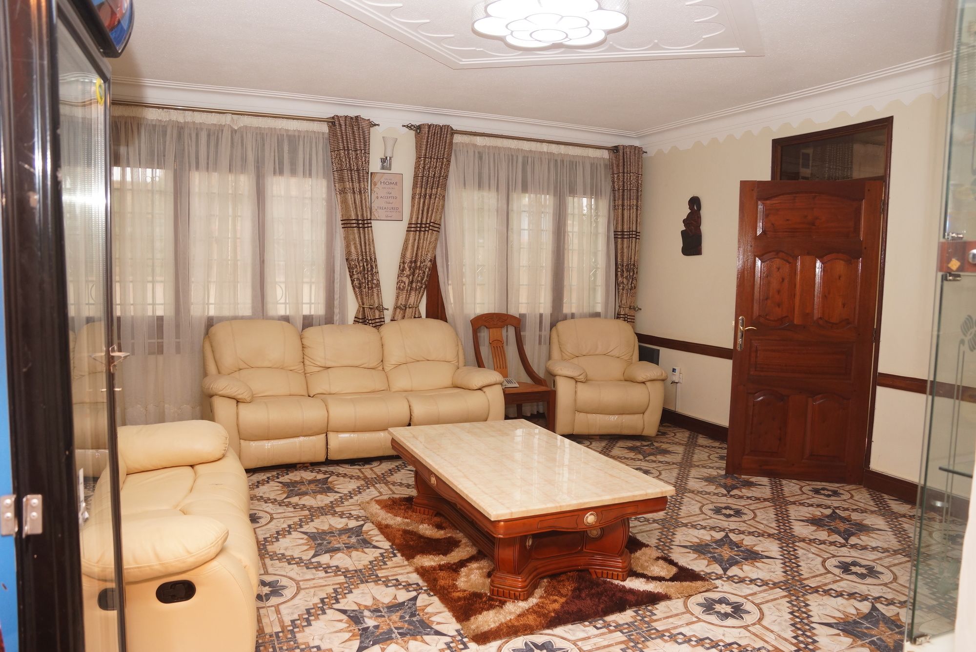 Фото Cosmil Executive Suites