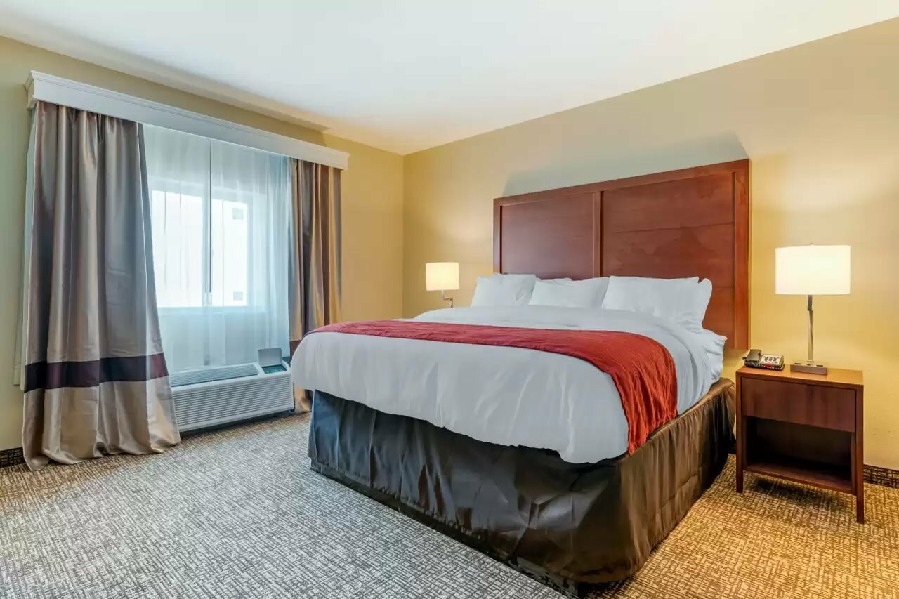 Фото Comfort Inn & Suites