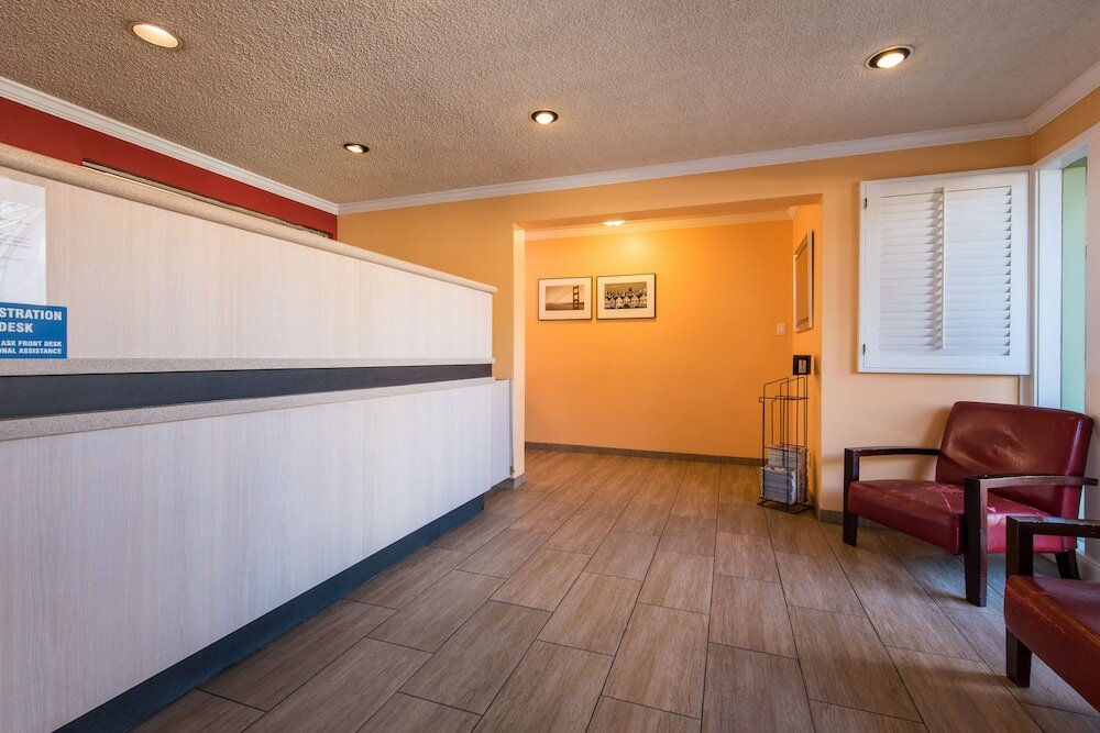 Фото Civic Center Motor Inn