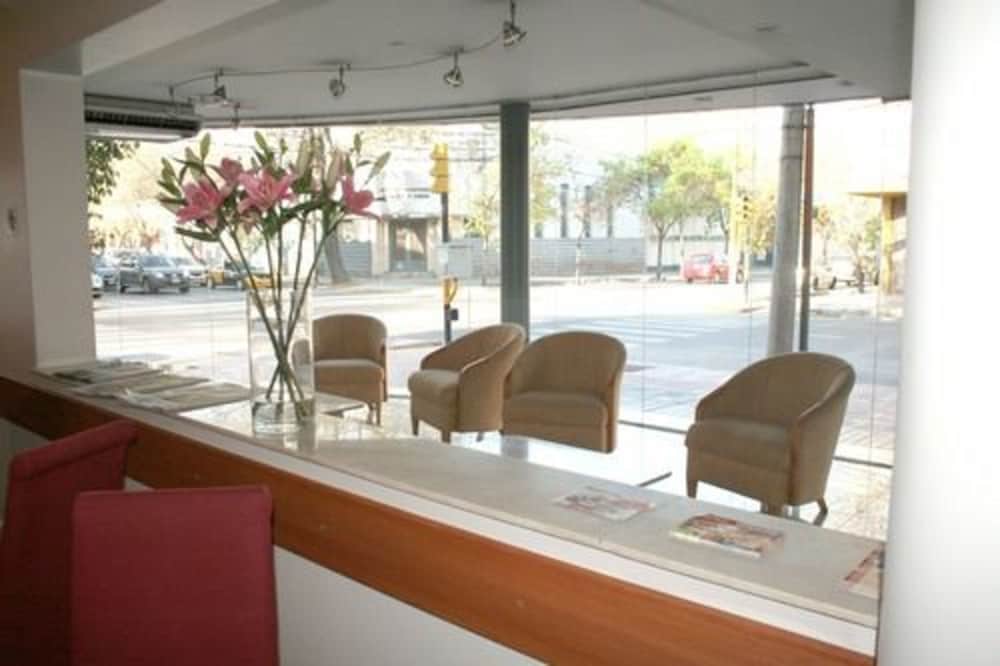 Фото Urbana Suites