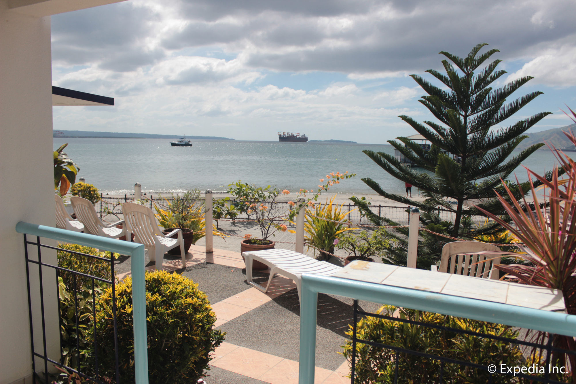 Фото Blue Rock Beach Resort