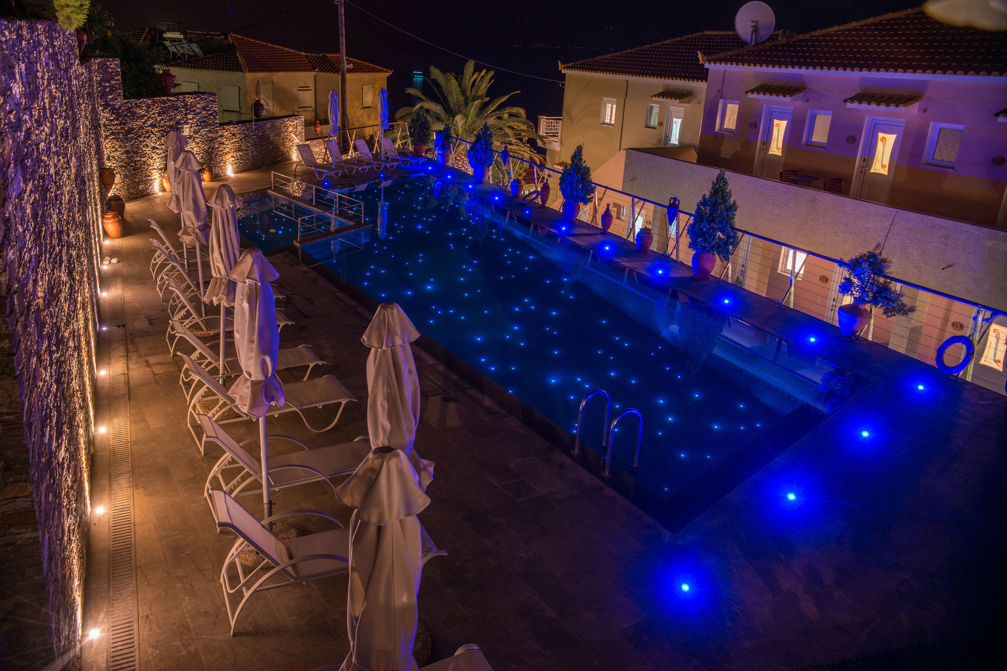 Фото Maria Plomari Apartments