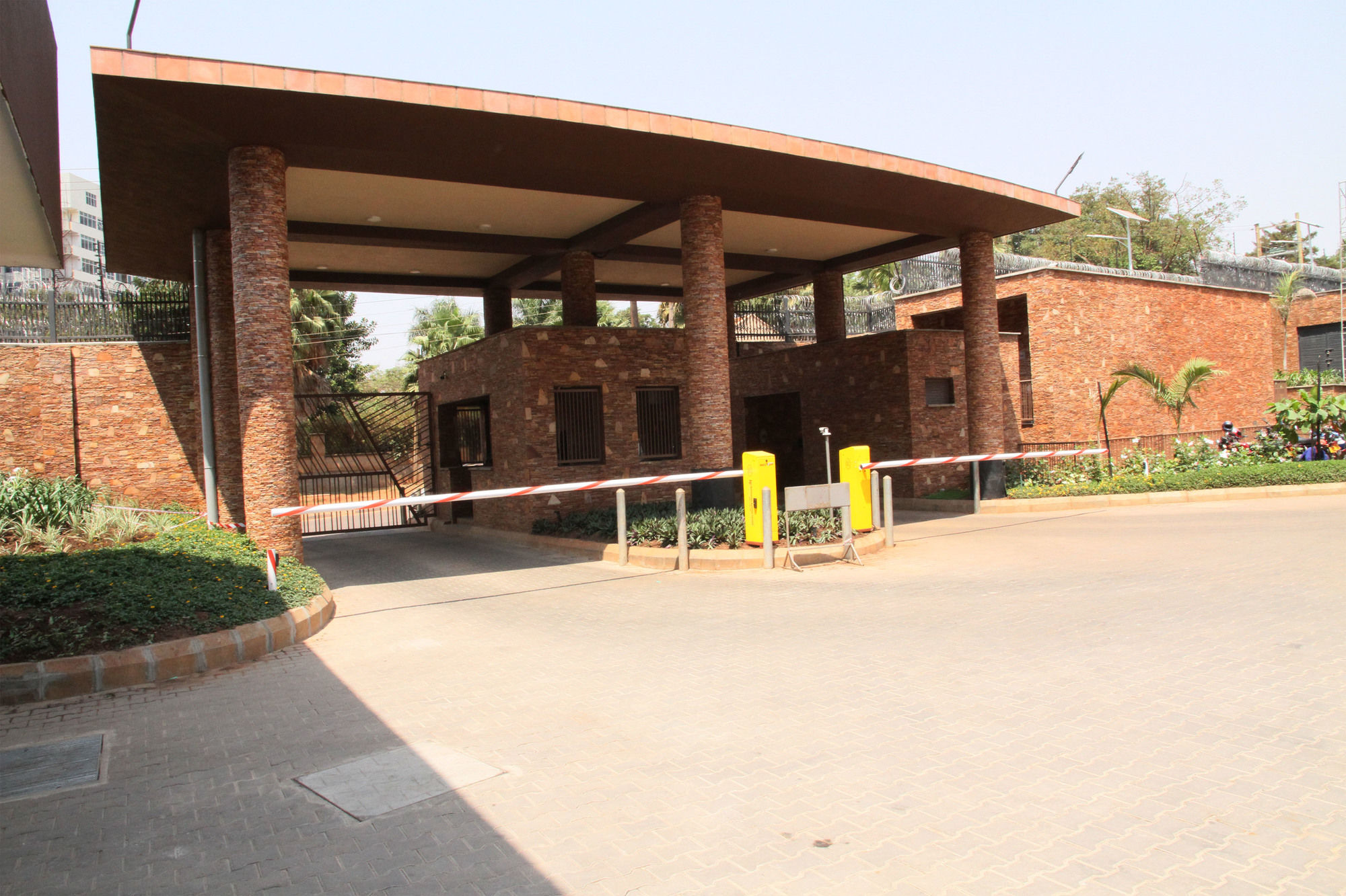 Фото Speke Apartments Wampewo