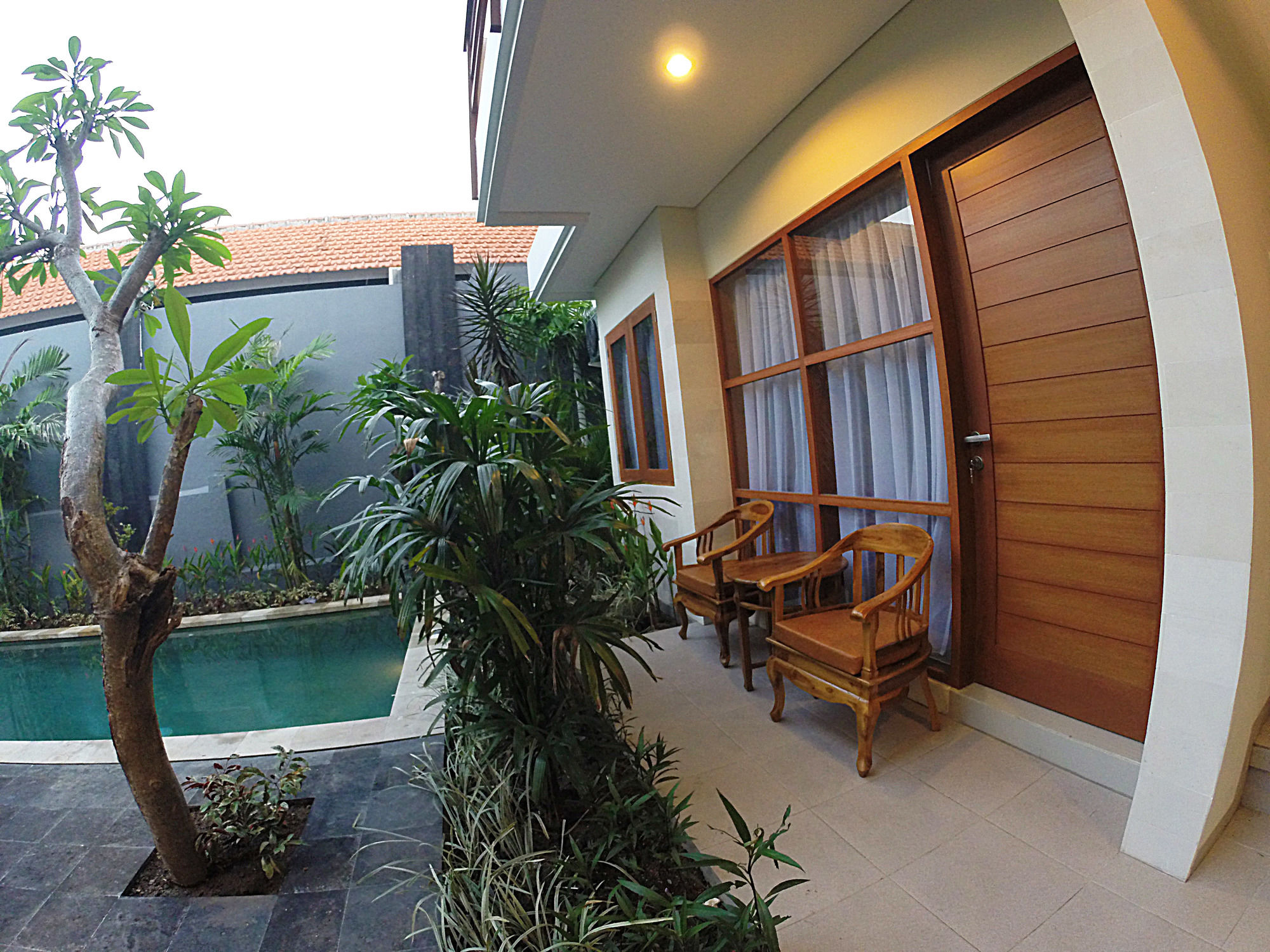 Фото Asoka Hotel and Suite