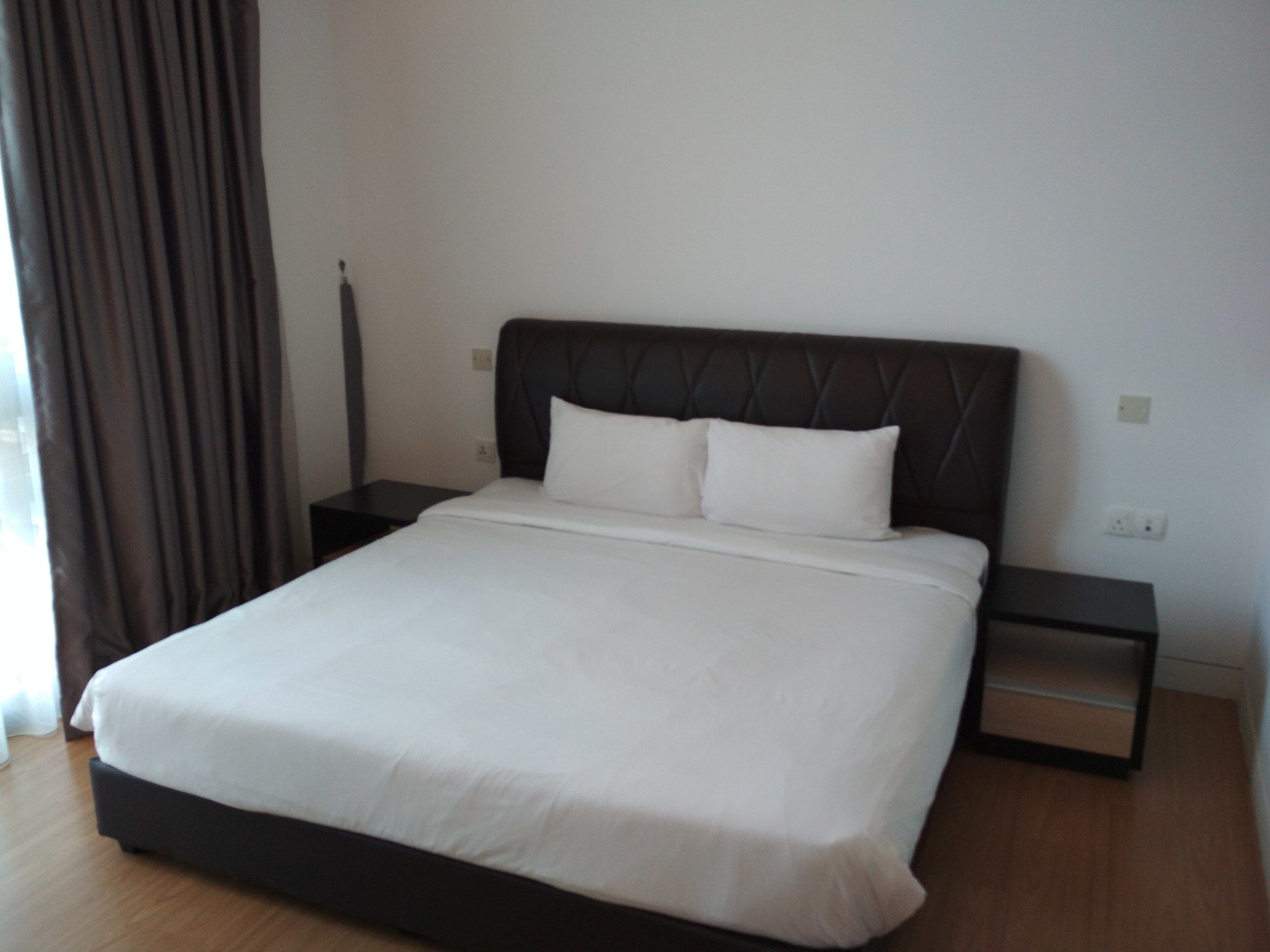 Фото Queens Service Suite at Swiss Garden Residences