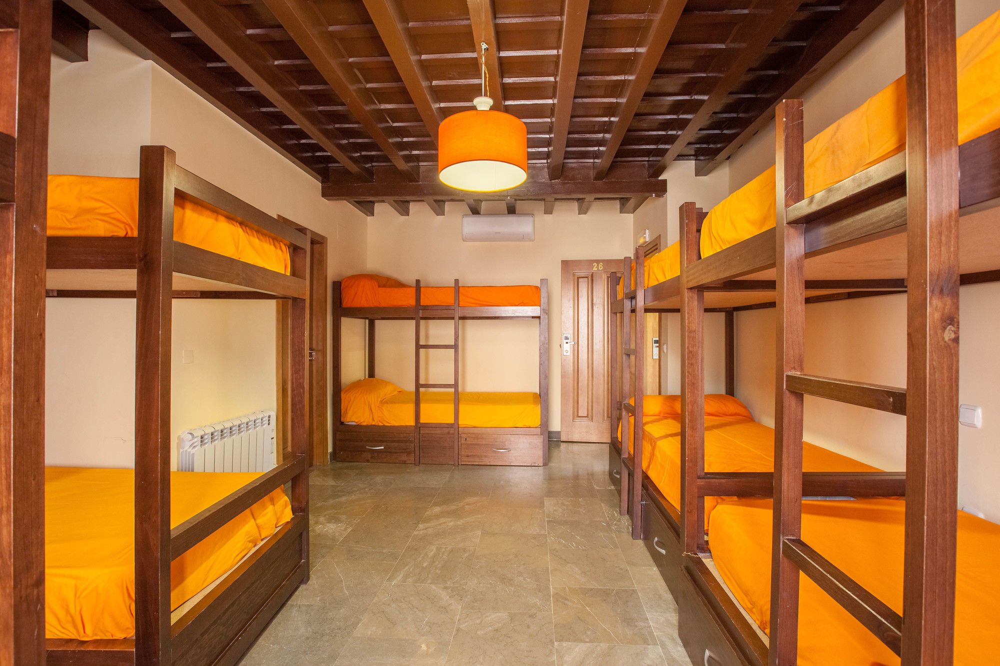 Фото Hotel Mercader de Sedas