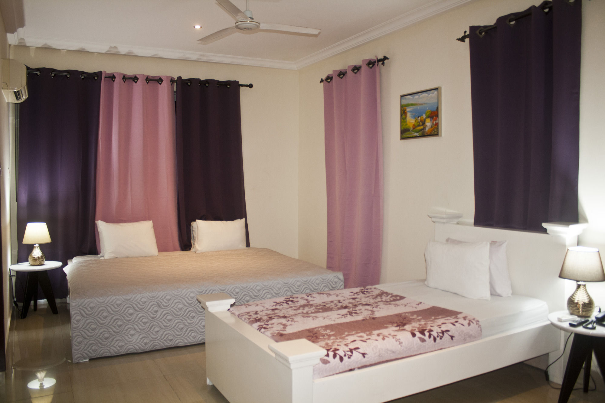 Фото At Home Boutique Hostel and Suite