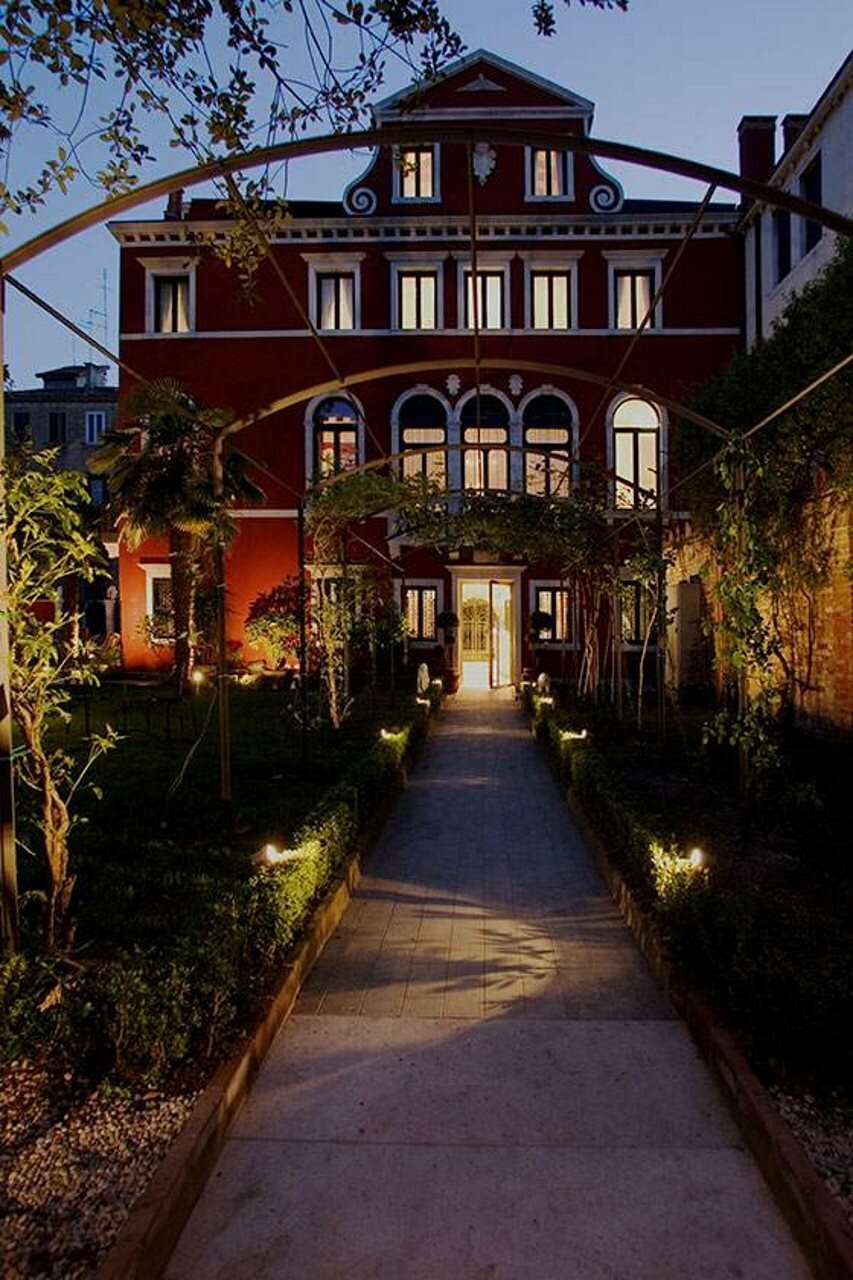 Фото отеля 1