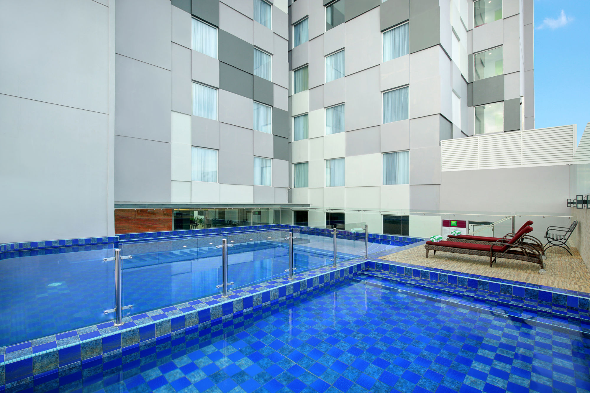 Фото Ibis Styles Makassar Sam Ratulangi