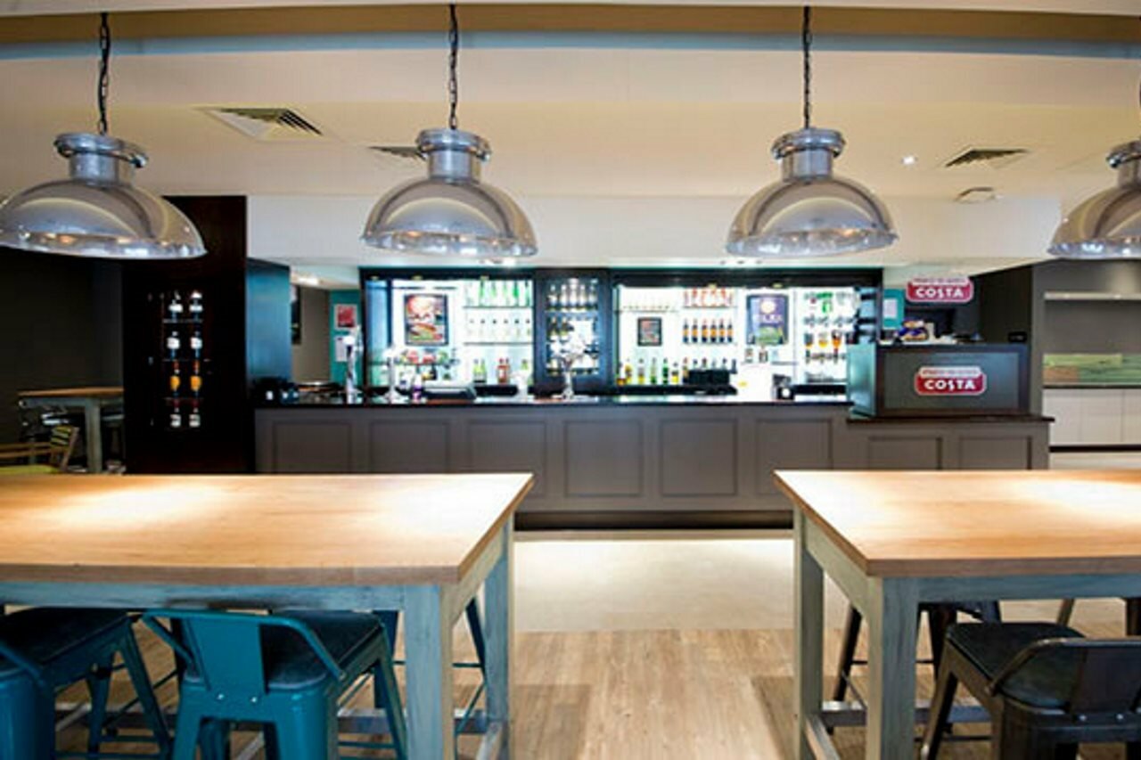 Фото Premier Inn Edinburgh City Centre Royal Mile