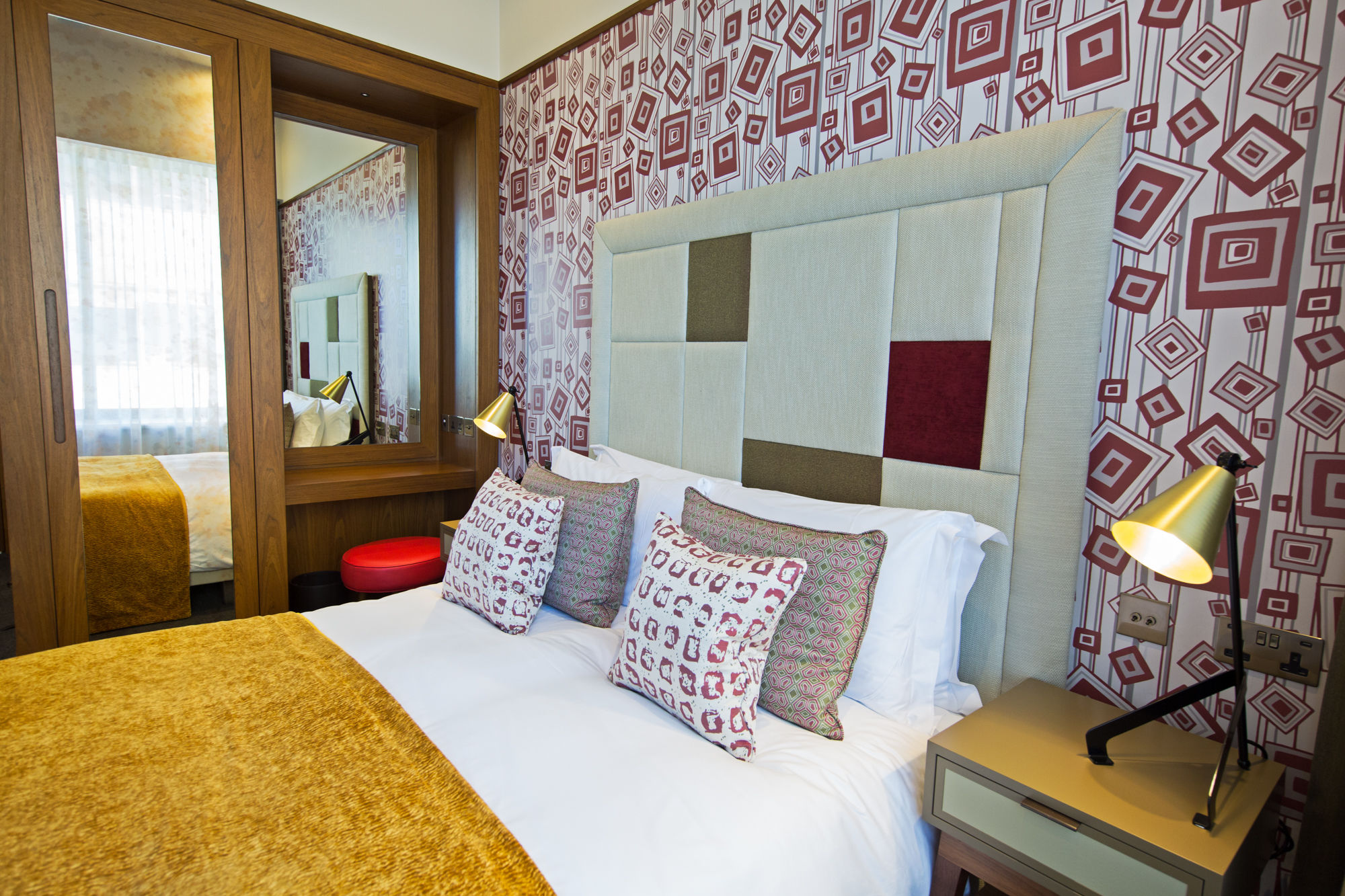 Фото Devonshire Club & Hotel