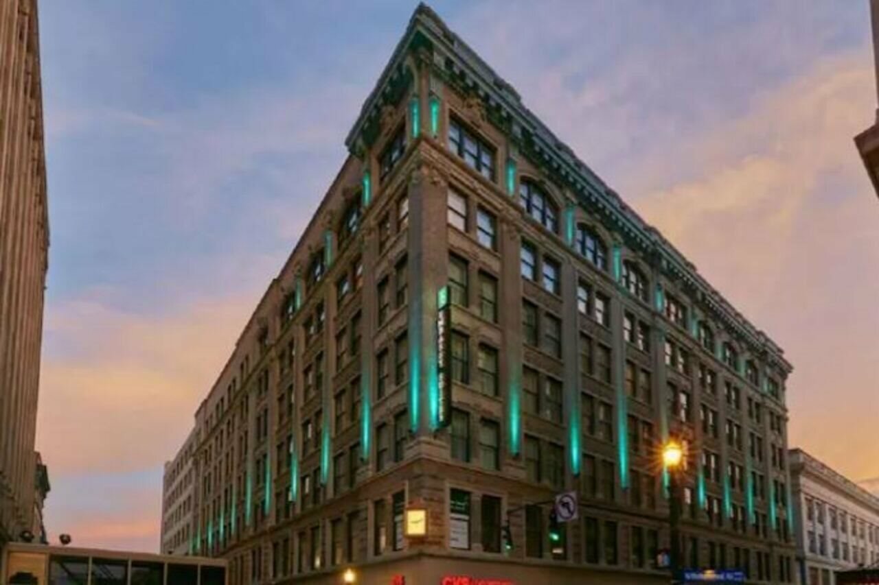 Фото Embassy Suites Louisville Downtown