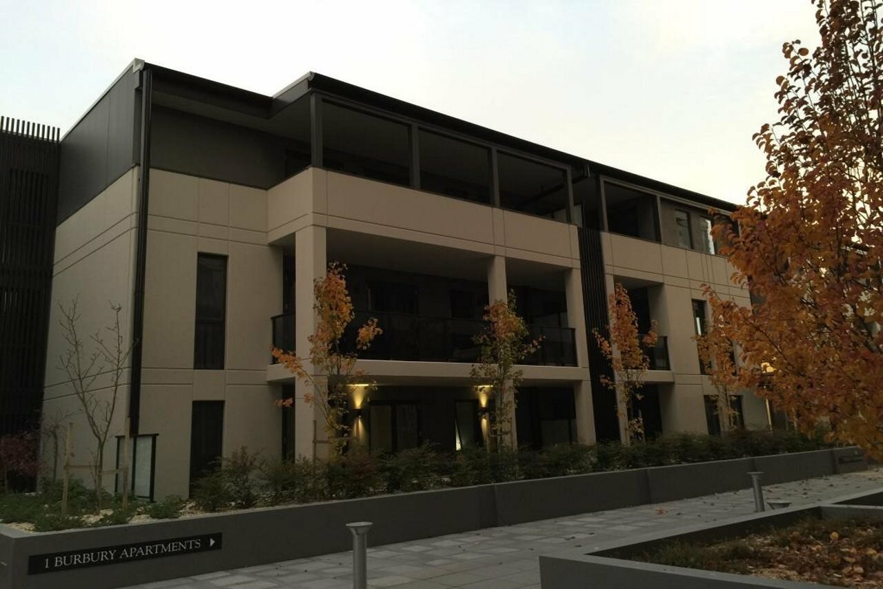 Фото Burbury Hotel & Apartments