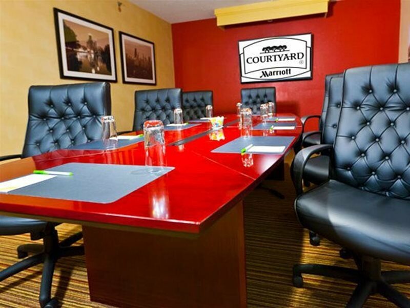 Фото Courtyard by Marriott Chicago O'Hare