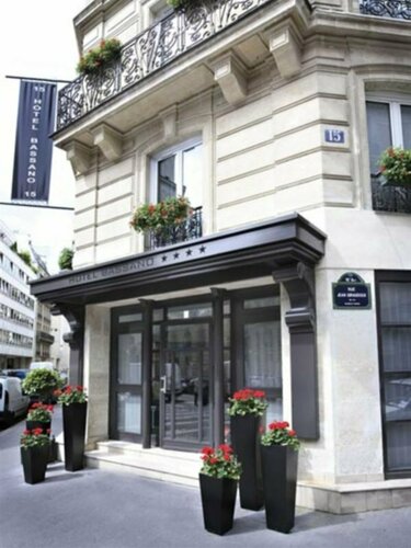 Гостиница Hotel Bassano в Париже