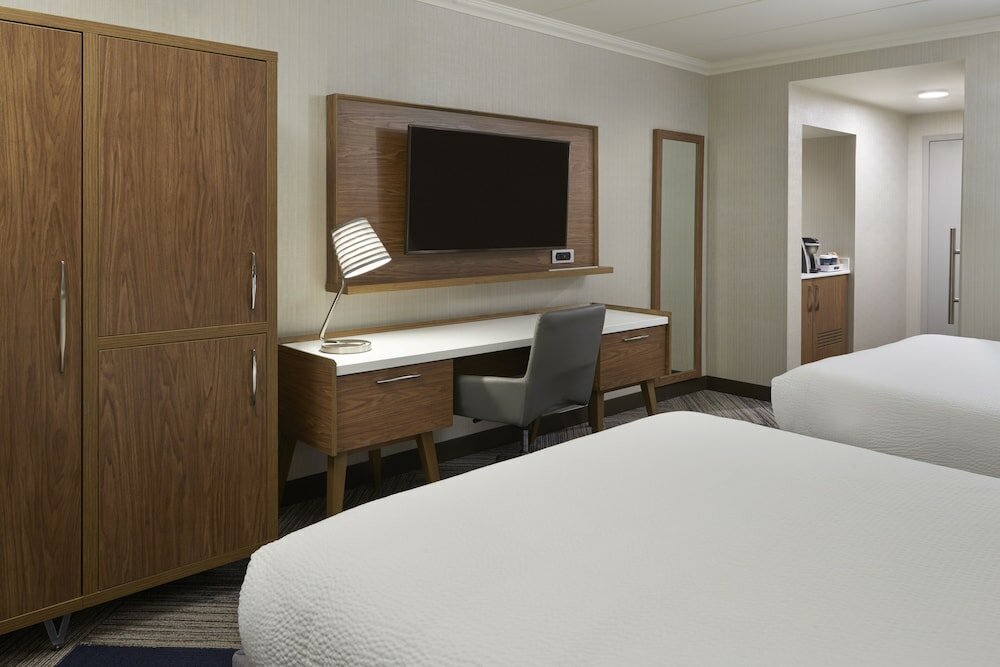 Фото Four Points by Sheraton Windsor Downtown