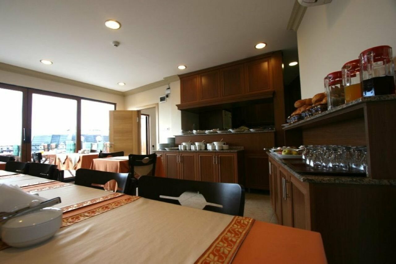 Фото Peninsula Grand Hotel