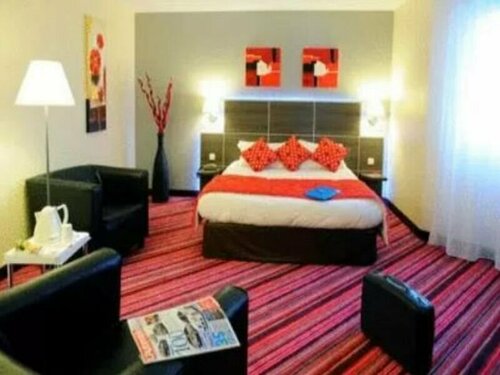 Внешний вид отеля Hotel The Originals Saint Etienne Aéroport Actuel в Андрезьё-Бутоне, фото 2