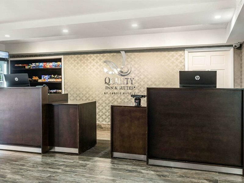 Фото Quality Inn & Suites Airport