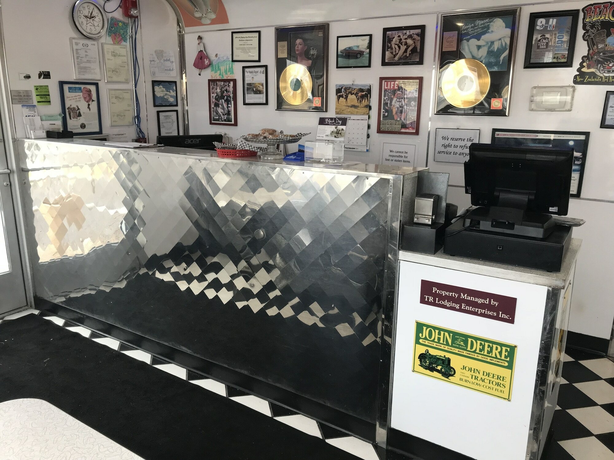 Фото Travelodge by Wyndham Cheyenne