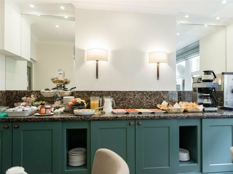 Фото Blandford Hotel