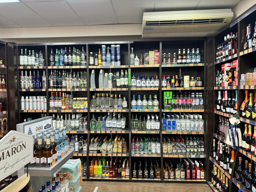 Alcoholic beverages Port Market, Kazan, photo