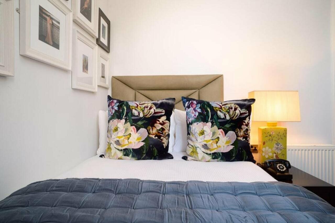 Фото Black Ivy Hotel