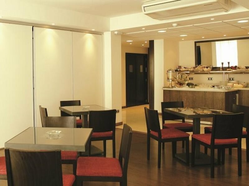 Фото Отель Petit Palace Arturo Soria