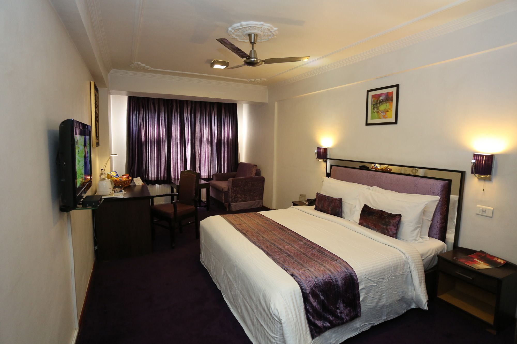 Фото Batra Hotel