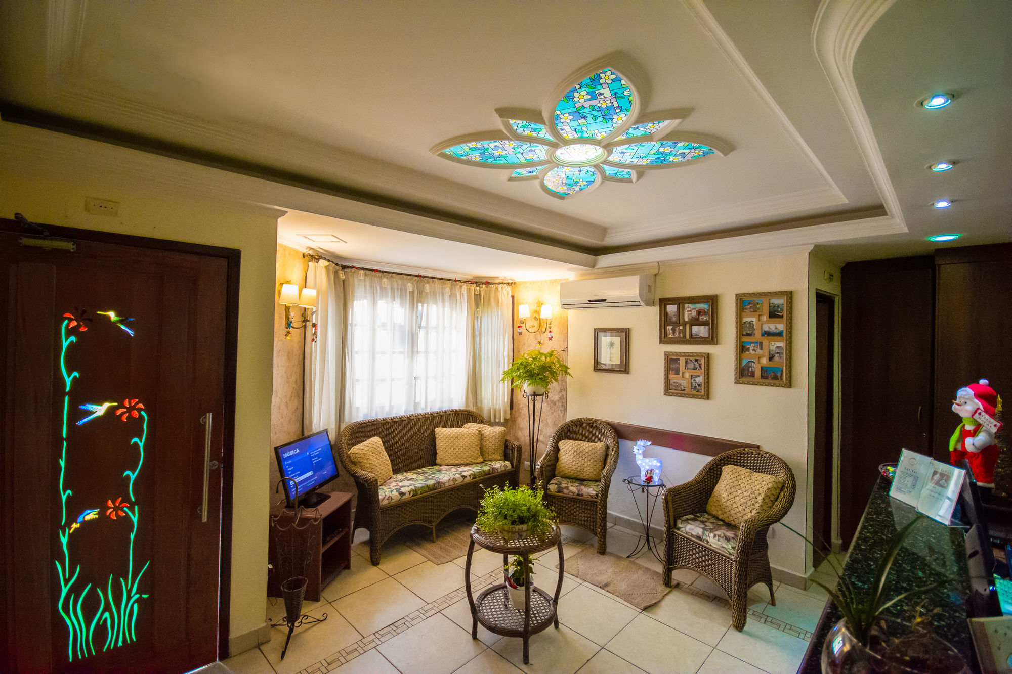 Фото отеля 2