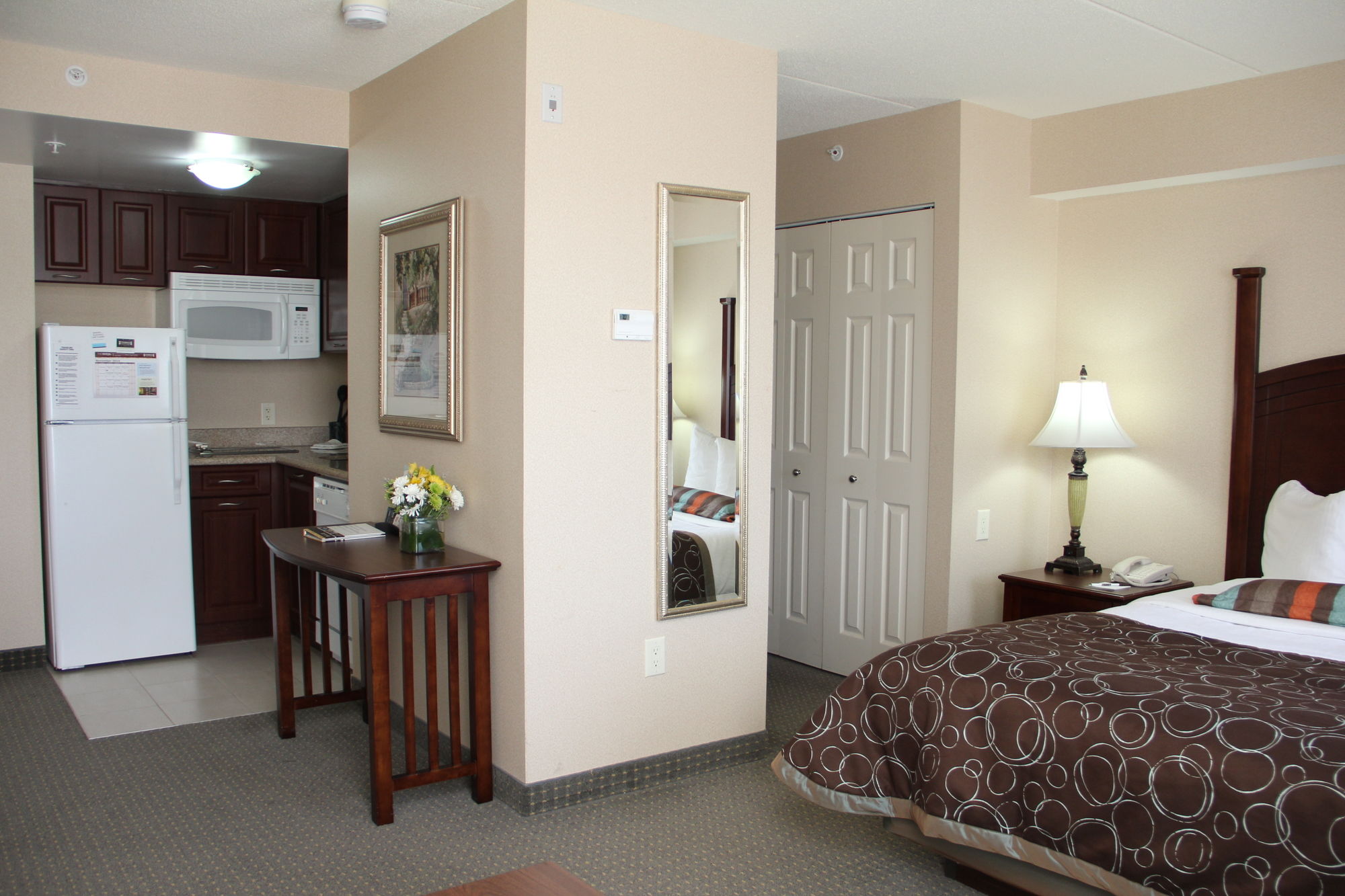 Фото Staybridge Suites London